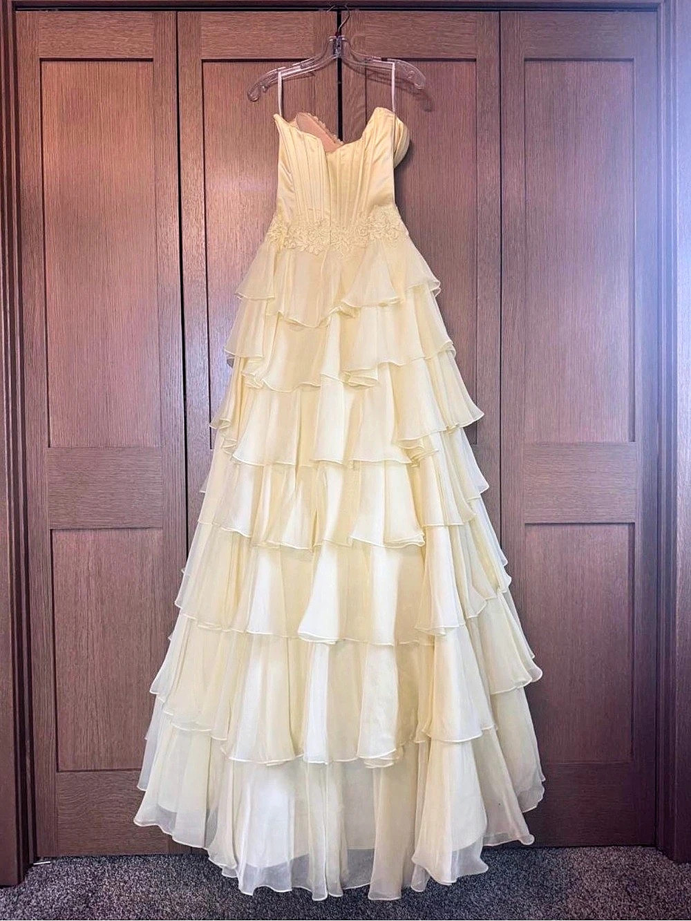 Sherri Hill Maxi Ruffle Dress in Yellow Size Small Like New - Picture 2 of 4